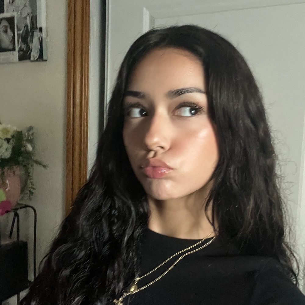 Meet your Posher, Daniella